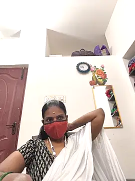 Webcam Model (Tamil_Yalini12) is live