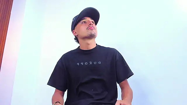 Hadrian_Torres live sex cam
