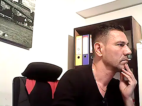 mastercharisma35 (Ask my age) - like tip + 150 tokens 4 minute private