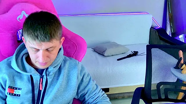 shawty_mia (G young) - 20 slap Mia on the chest