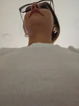 Webcam Model (Pretty_roxxyy)  is live.Free join now!