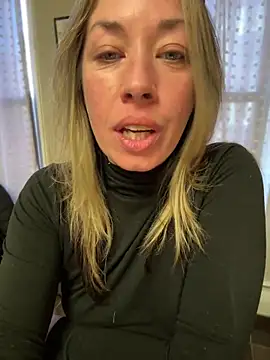 Webcam Model (MiraKisss)  is live.Free join now!