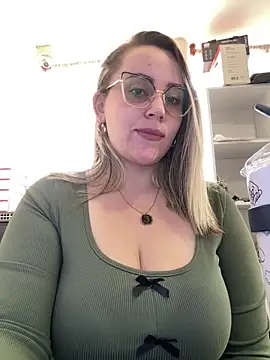 Webcam Model (CurvyLust_x)  is live.Free join now!