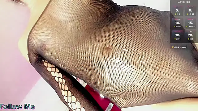 roxanawillts (T young) - lets play guys