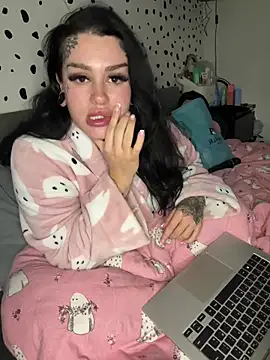 Webcam Model (tempzzz12) is live