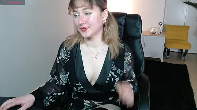 Crystal-dreamt live sex cam