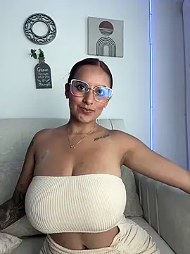 seized_lust (F young) - Show boobs // dance