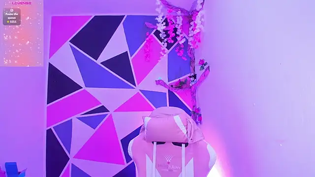 little_emma0 - Little_emma0's free webcam - UK Sex Cams