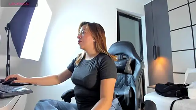 alma_fenix - Alma_fenix's free webcam - UK Sex Cams