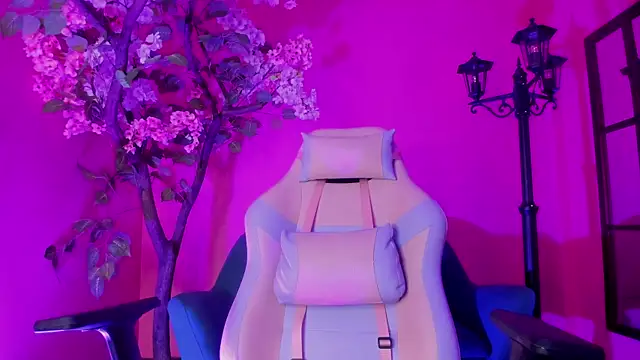 emmifoox - EmmiFoox's free webcam - UK Sex Cams