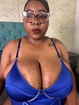 Webcam Model (angelGgold) is live