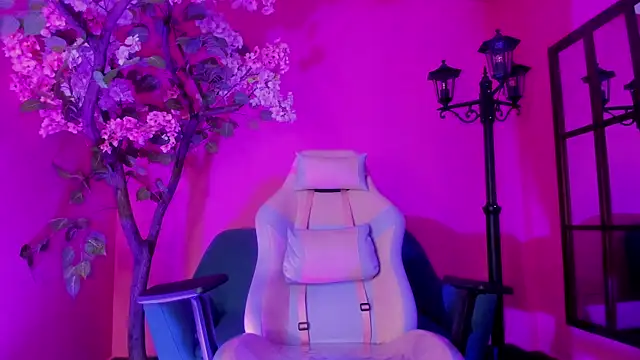 emmifoox (F young) - SHOW TITS