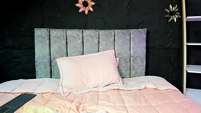 sophiewolf_ - SophieWolf_'s free webcam - UK Sex Cams