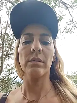 Monita_Med live cam profile