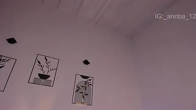 annie_barozzi (F young) - SHOW MY JUICY PUSSY CLOSE CAM AND DOMI