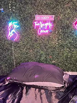 RenaThickAss live sex cam