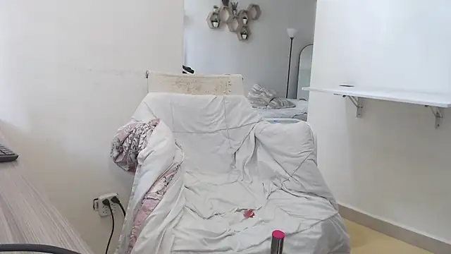 MIYESSI live sex cam