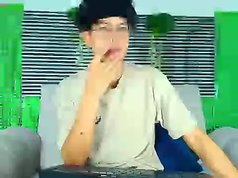 ThiiagoSaeenz live sex cam