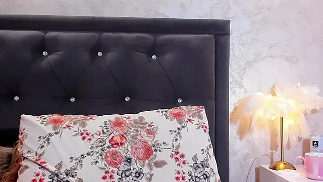 raelledarkstar - RaelleDarkstar's free webcam - UK Sex Cams