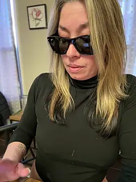 mirakisss - MiraKisss's free webcam