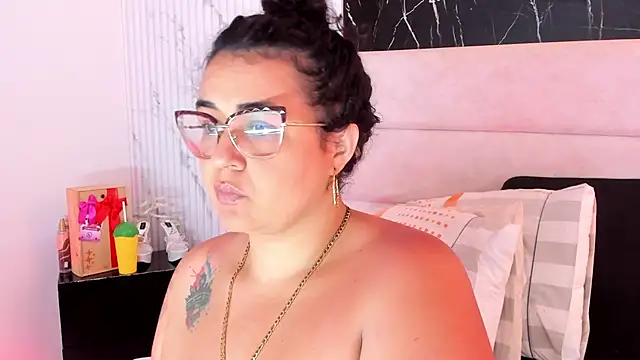 reginavegaa - Reginavegaa's free webcam - UK Sex Cams