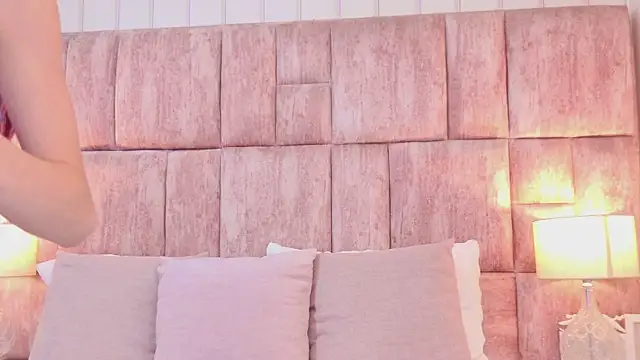 scarlettfoox - ScarlettFoox's free webcam - UK Sex Cams