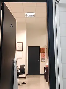 emily_de_carla (T mature) - Pintar uñas 💅