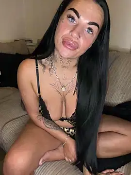 Webcam Model (Darkfantisyx) is live