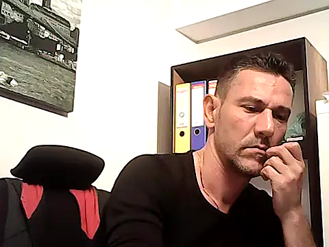 mastercharisma35 (Ask my age) - like tip + 150 tokens 4 minute private