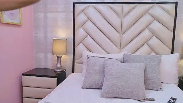 cristalshayy - CristalShayy's free webcam - UK Sex Cams