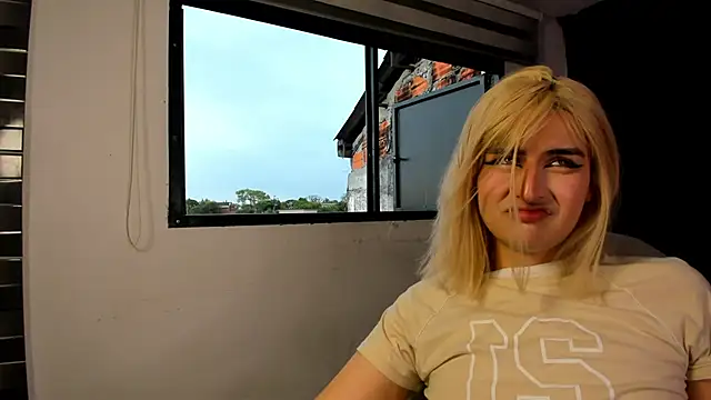 sophiewolf_ (T teen) - bounce my ass