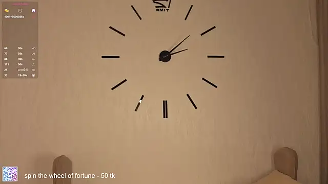 beatrisrosel (F teen) - lick lips