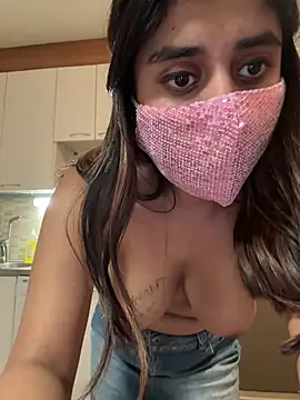 Webcam Model (ScarletAss) is live