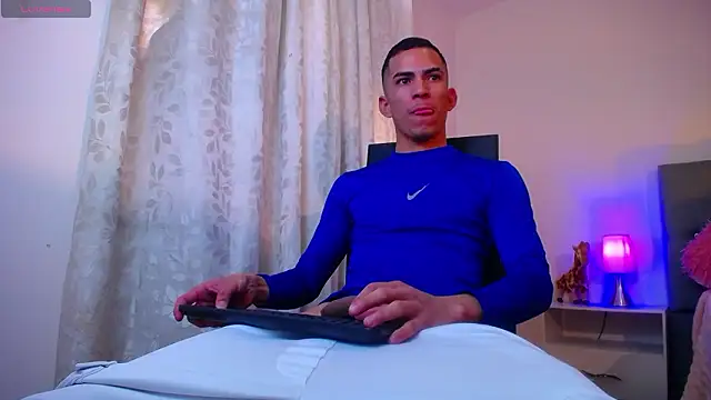 tomboysexx - TOMBOYSEXX's free webcam - UK Sex Cams