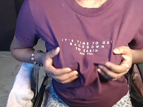 sexy_annya2 (F young) - oily boobs  show