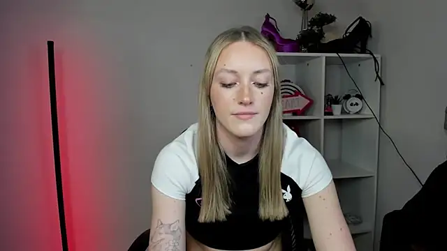 evelynblond - EvelynBlond's free webcam - UK Sex Cams