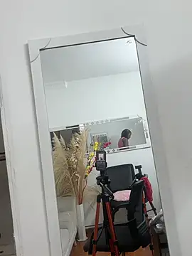 emi_rousse - Emi_rousse's free webcam - UK Sex Cams