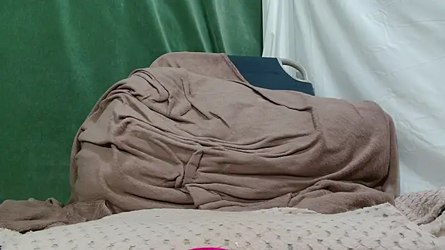 luckyalice_4u (Ask my age) - dildo in hairy PUSSY