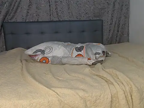 soe_lara (F young) - ⭐Spank my ass x 2⭐打我屁股⭐