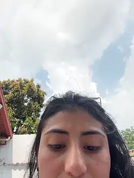 fiorella_paris (F young) - Massage your tits in the public pool