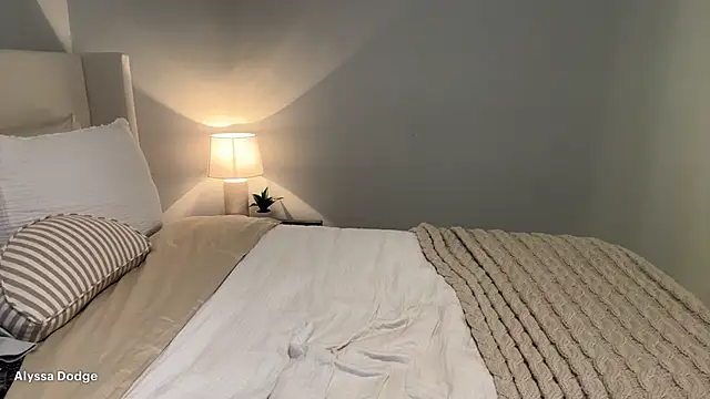 AlyssaDodge webcam