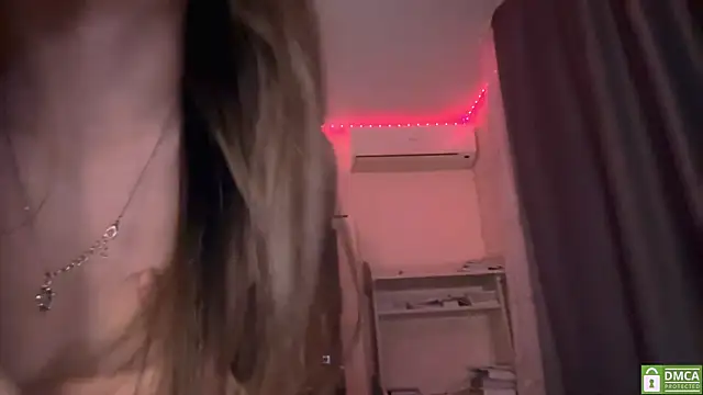 kiaicatie (F young) - flash my nipples