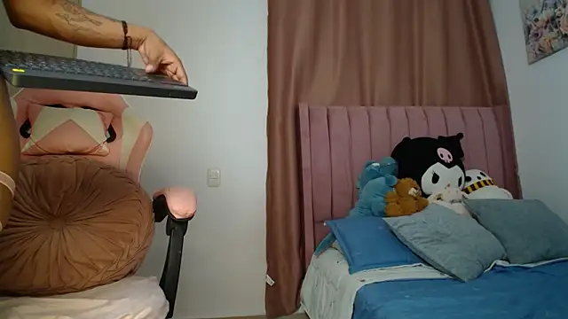 emmily_forev3r (T teen) - cum