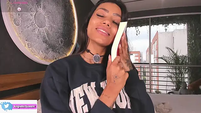 sarajames (F young) - fingering pussy