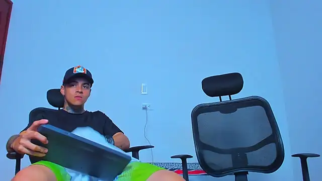 Live sex cam of Thomas-Wil