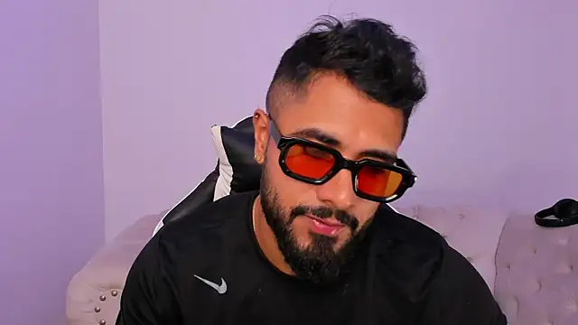 santiago_huntt - Santiago_huntt's free webcam - UK Sex Cams