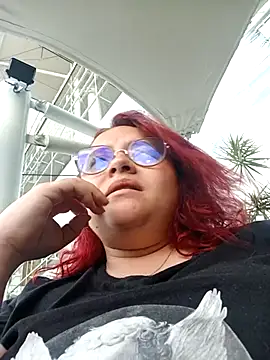 curvy-horny (F young) - Show bra