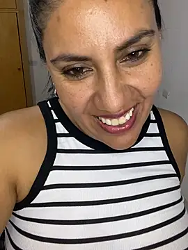 samantablair (F milf) - Flash ass+ spank