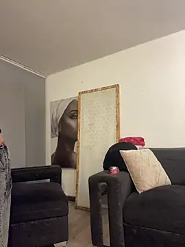 afrodita_pinkk (F young) - Show boobs