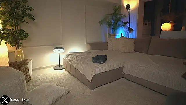 freyacherie (F young) - oil naked tease